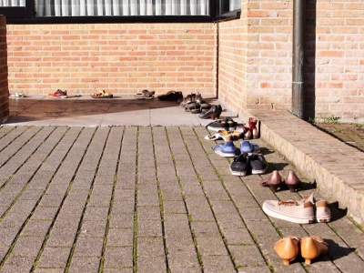  - op weg naar de voeselbedeling.jpg